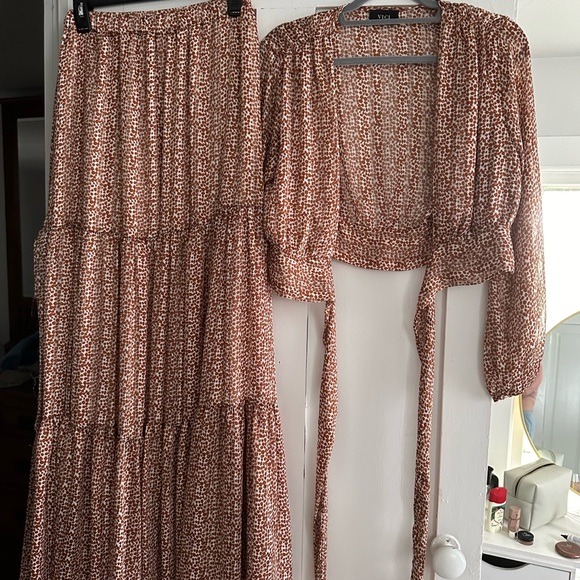 Two piece set - Picture 3 of 3